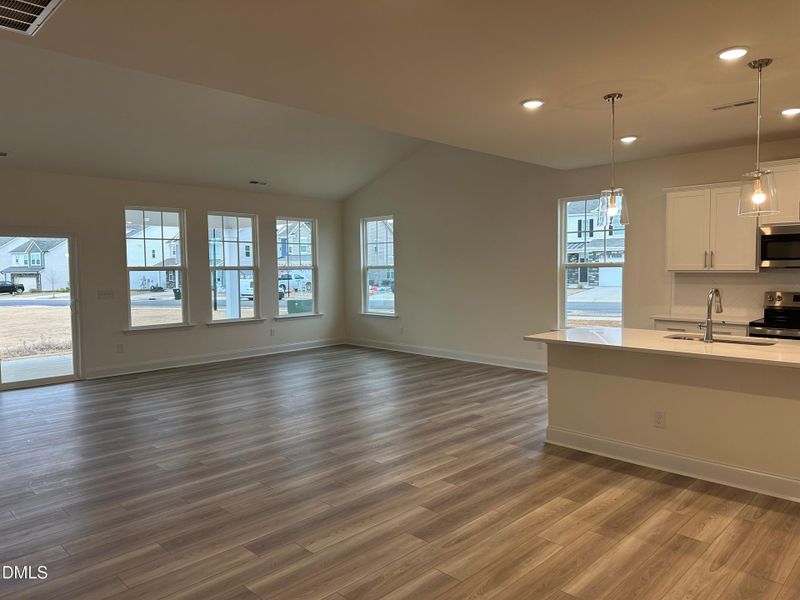 649 Hipwood Interior1