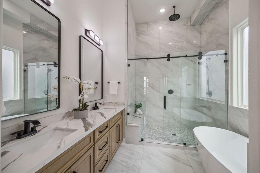 How gorgeous is this primary en-suite bath?