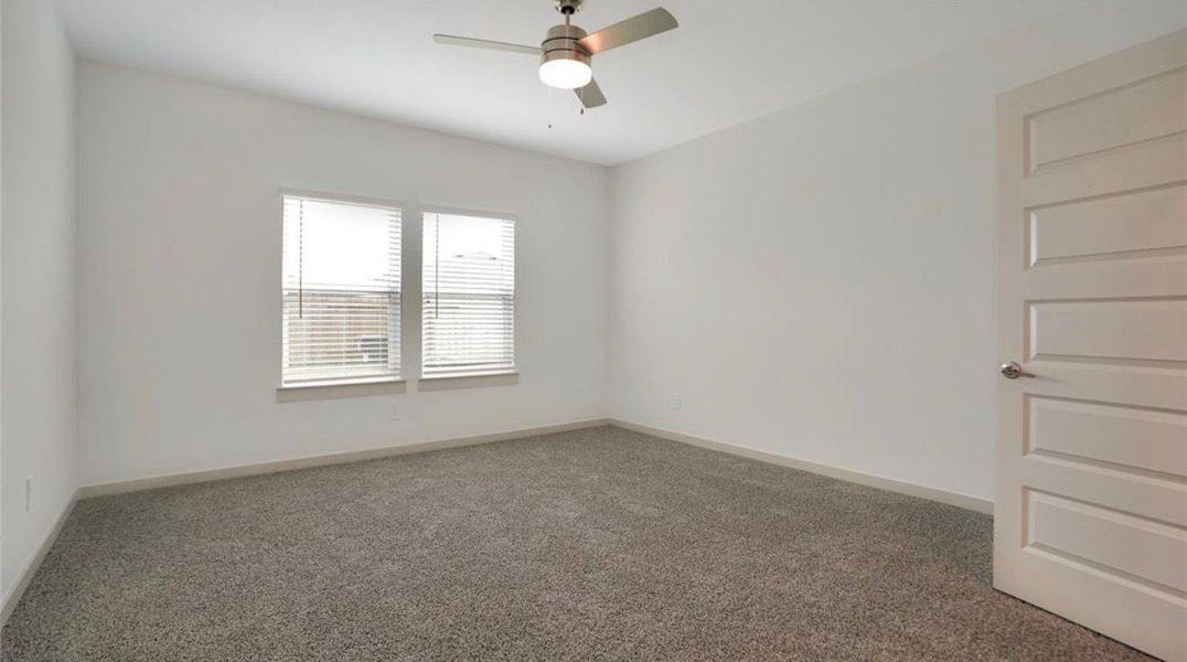 Spacious, unfurnished interior of a new home in Bryan Grove, Rosenberg (Image 16).