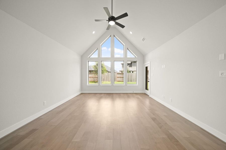 Spacious, unfurnished interior of a new home in Meridiana 40', 65', Iowa Colony (Image 15). Spacious, unfurnished interior of a new home in Meridiana 40', 65', Iowa Colony (Image 15).