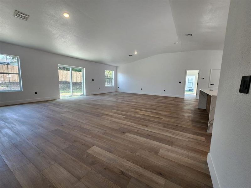 Spacious, unfurnished interior of a new home in , Spring Hill (Image 21).