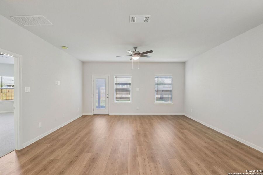 Spacious, unfurnished interior of a new home in Estancia Ranch - Premier Series, San Antonio (Image 43). Spacious, unfurnished interior of a new home in Estancia Ranch - Premier Series, San Antonio (Image 43).