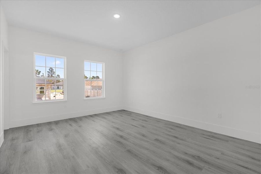 Spacious, unfurnished interior of a new home in , Ocala (Image 21).