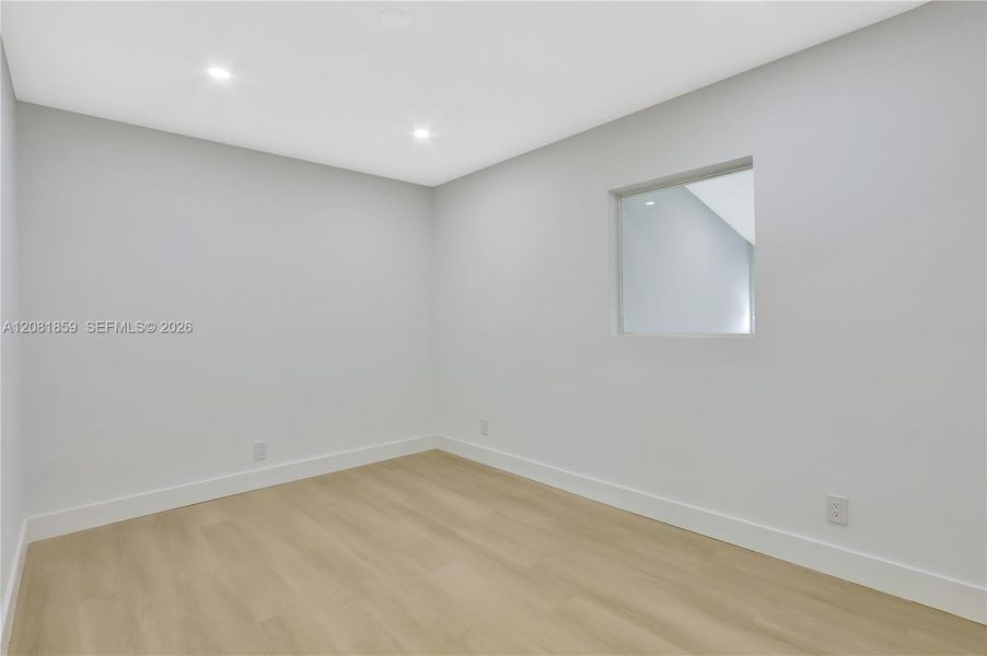Spacious, unfurnished interior of a new home in , Fort Lauderdale (Image 46).
