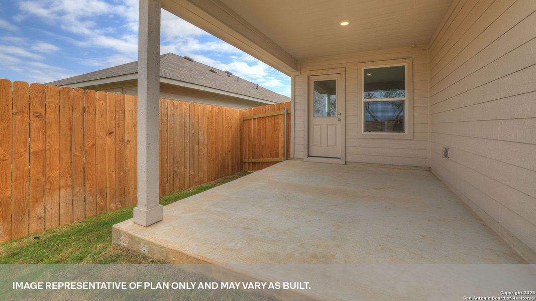 Exterior details and patio area of a home in Arroyo Ranch, Seguin (Image 17).