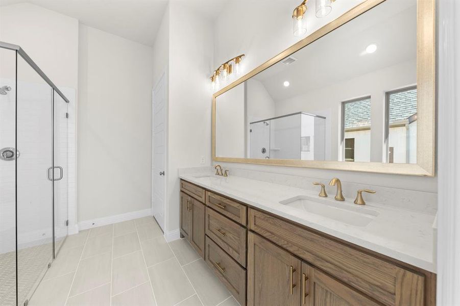 22. 3135 Fisher - Bath (2)