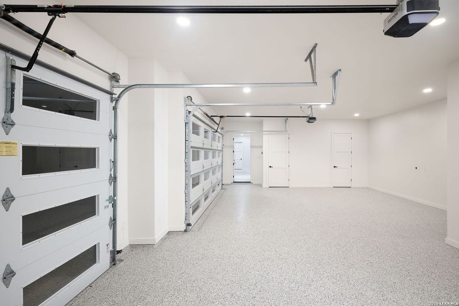 Spacious, unfurnished interior of a new home in , San Antonio (Image 26).