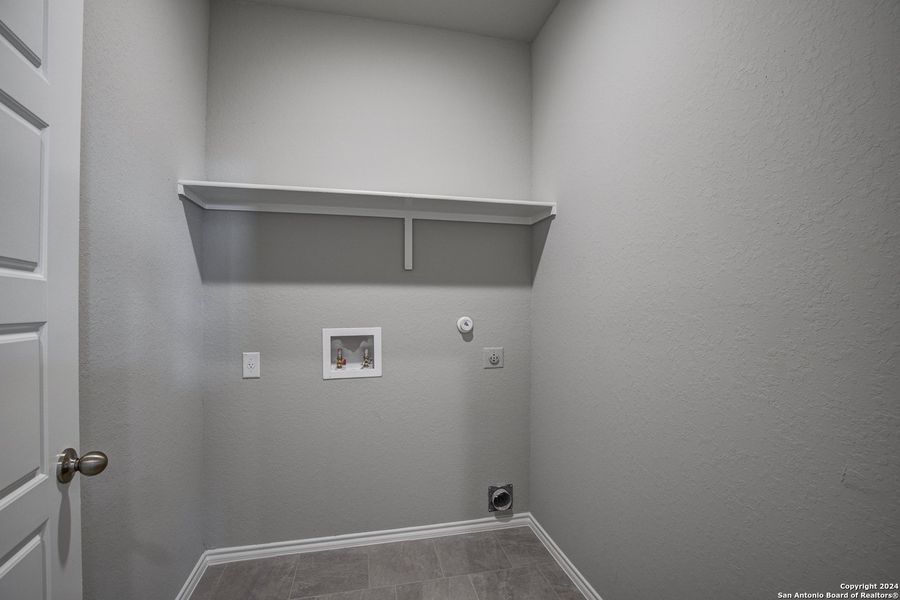 Spacious, unfurnished interior of a new home in Applewhite Meadows, San Antonio (Image 30).