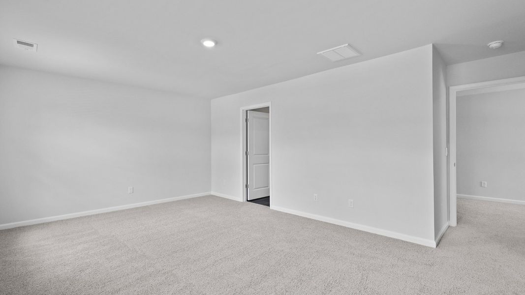Spacious, unfurnished interior of a new home in Grand Oaks, Columbia (Image 17).