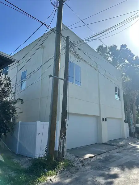 Image 6 of a home in . Image 6 of a home in .
