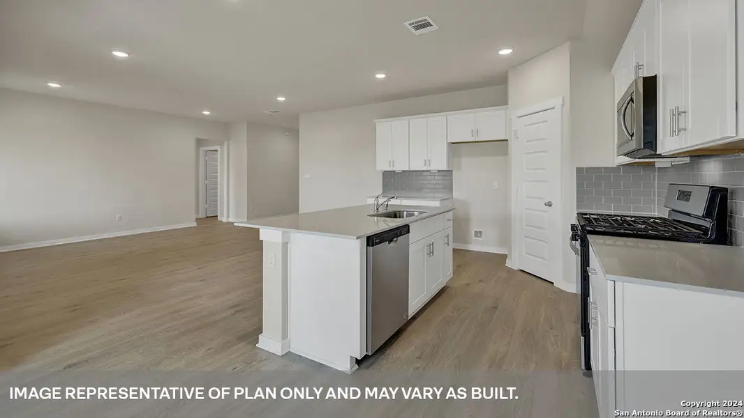 Furnished interior view inside a new home in Sonoma Oaks, Fredericksburg (Image 5).