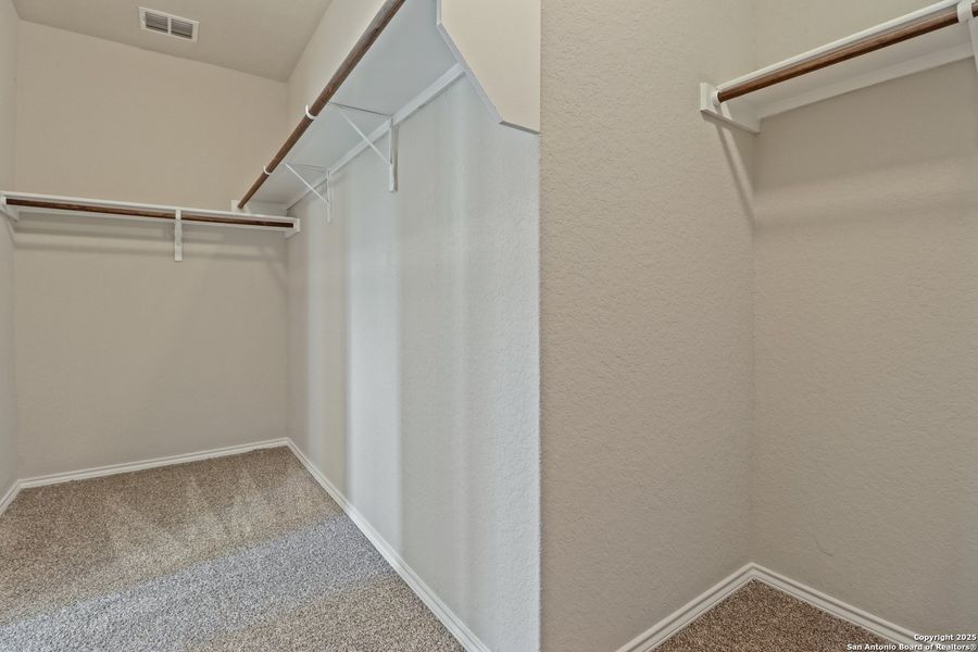 Spacious, unfurnished interior of a new home in Blue Ridge Ranch, San Antonio (Image 21).