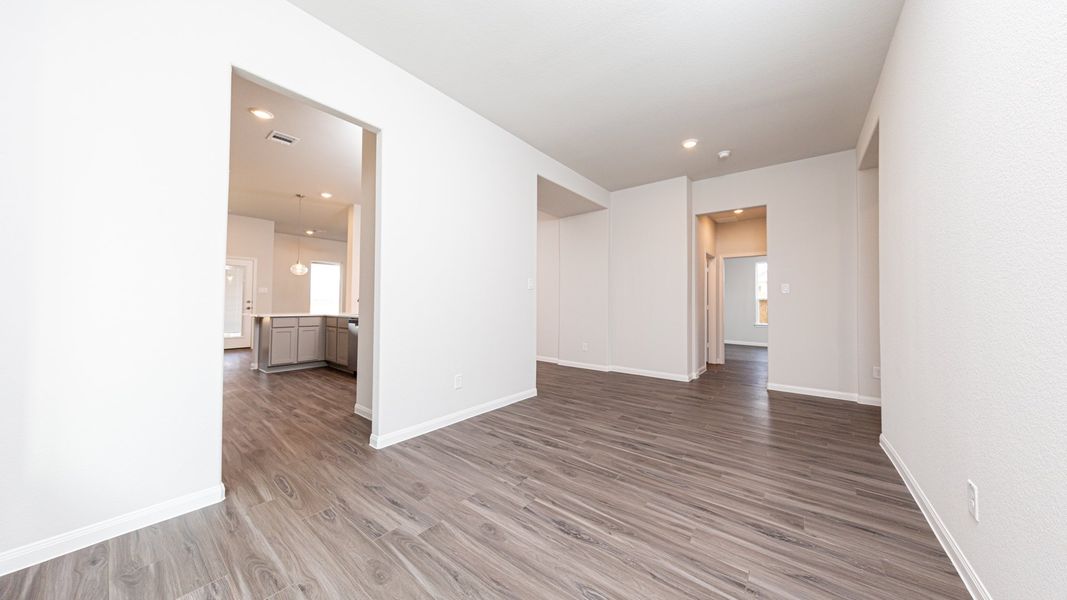 Representative unfurnished interior of a home built from the The Lakewood by Legend Homes in Cinco Lakes, San Antonio (Image 15). Representative unfurnished interior of a home built from the The Lakewood by Legend Homes in Cinco Lakes, San Antonio (Image 15).