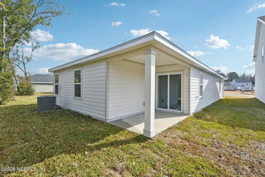 Exterior details and patio area of a home in Kings Landing, Jacksonville (Image 3).