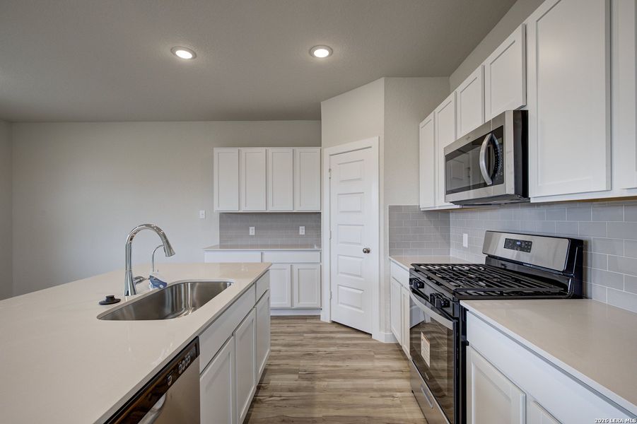 Furnished interior view inside a new home in Mesa Vista, San Antonio (Image 8).