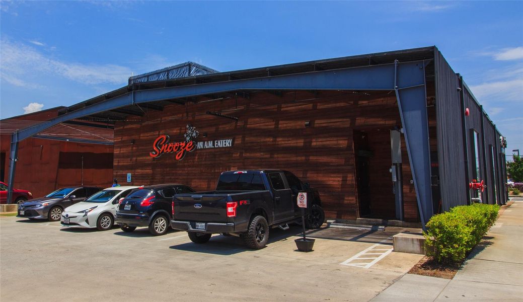 Close proximities to The Heights' restaurants and bars!