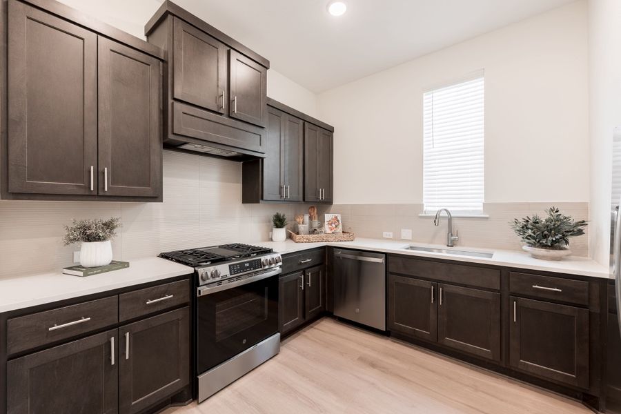 Representative furnished interior of a home built from the Fulbright by Tri Pointe Homes in Sienna 60’, Missouri City (Image 14).
