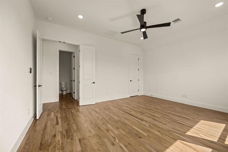 Spacious, unfurnished interior of a new home in Highland Oaks, Boyd (Image 34).