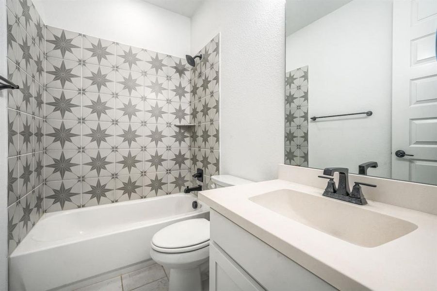 Full bath with vanity, toilet, and washtub / shower combination