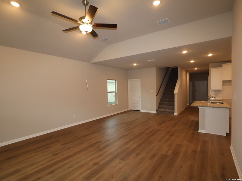Spacious, unfurnished interior of a new home in Mesquite Ridge, San Antonio (Image 23).