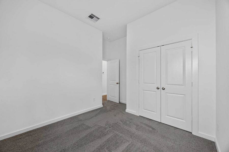 Spacious, unfurnished interior of a new home in La Segarra 40', Brookshire (Image 26).