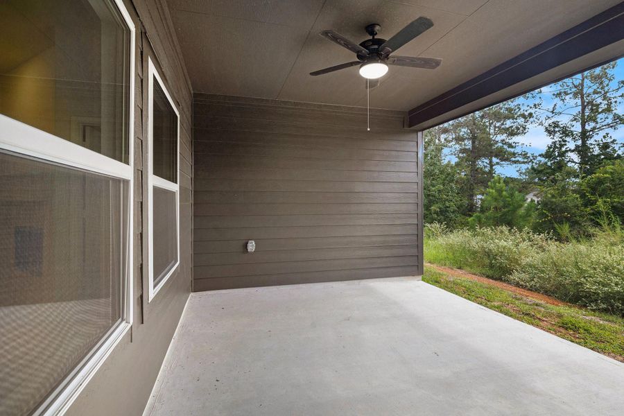 Exterior details and patio area of a home in Deer Pines, Conroe (Image 23).