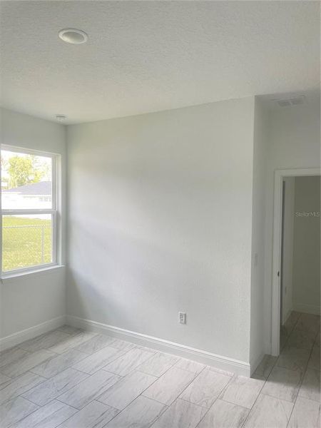 Spacious, unfurnished interior of a new home in , Ocala (Image 18).