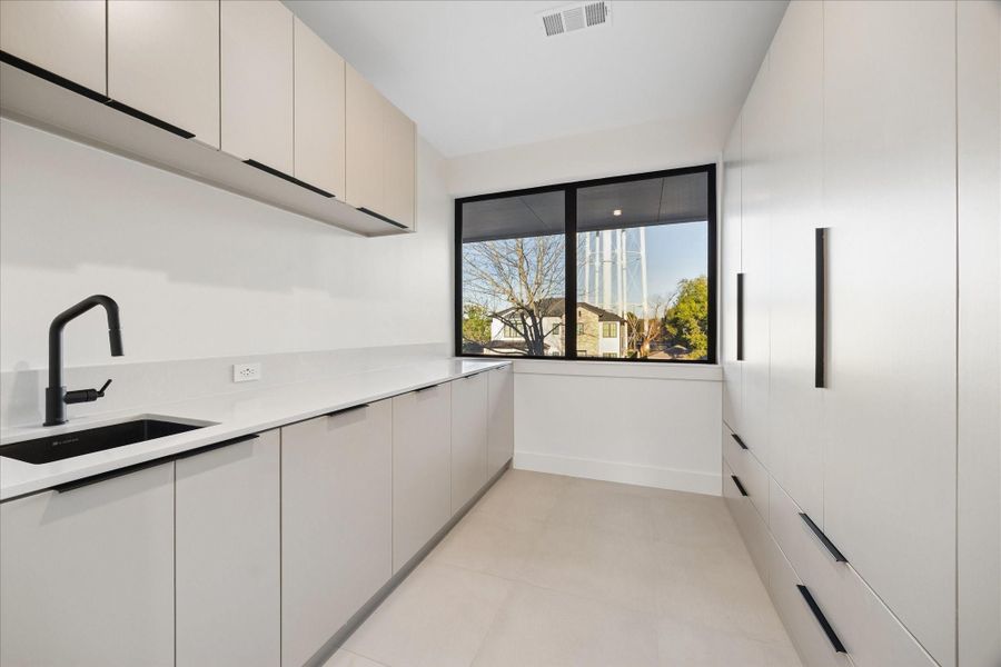 Furnished interior view inside a new home in , Bellaire (Image 31).