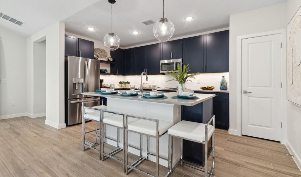 Loft Look kitchen with globe pendant lights