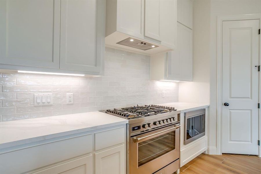 Close-up of interior finishes inside a home in , Benbrook (Image 15).