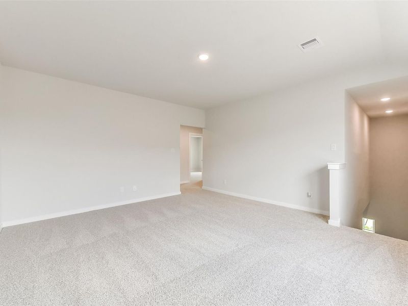 Spacious, unfurnished interior of a new home in River Ranch Meadows, Dayton (Image 26).