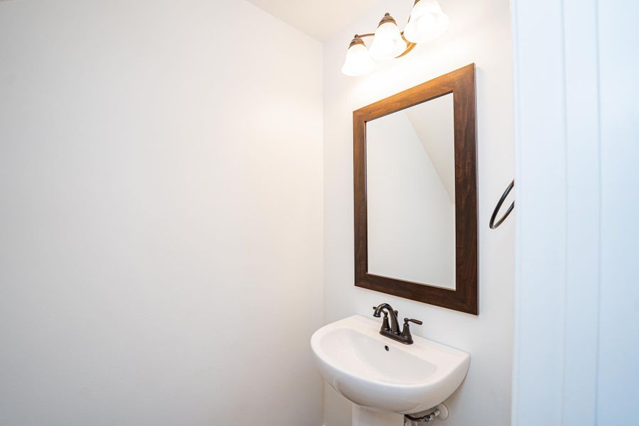 Representative interior finishes for a home built from the Sumter by Enchanted Homes in Lonesome Dove, San Antonio (Image 22).