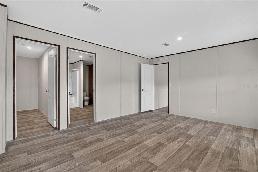 Spacious, unfurnished interior of a new home in , Bronson (Image 27).