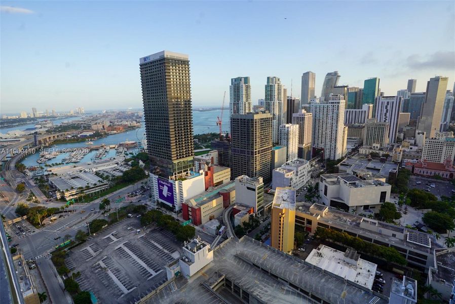 Condo located in Miami, FL showcasing its design and architecture (Image 4). Condo located in Miami, FL showcasing its design and architecture (Image 4).