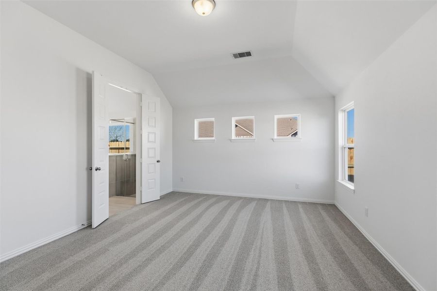 Spacious, unfurnished interior of a new home in Wildrye, Waller (Image 19).
