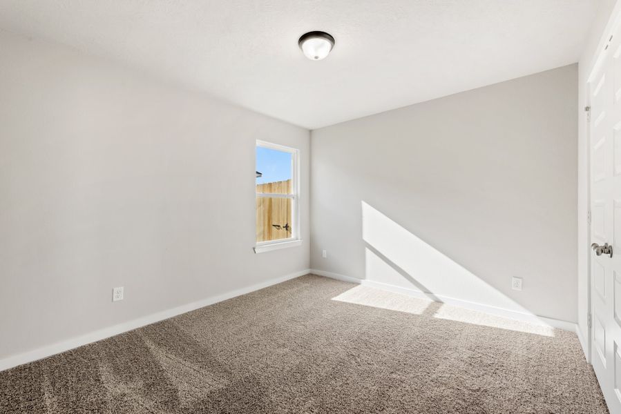 Spacious, unfurnished interior of a new home in Grand Lake, Snook (Image 14).