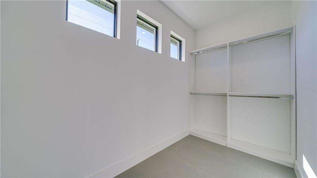 Spacious, unfurnished interior of a new home in , Lehigh Acres (Image 20).