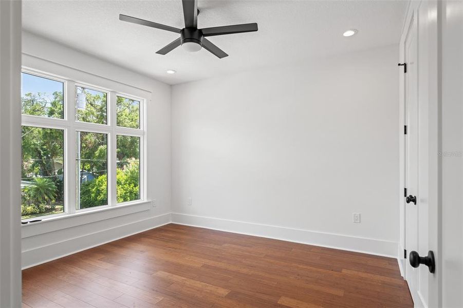 Spacious, unfurnished interior of a new home in , Tampa (Image 54).