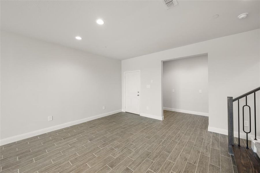 660 Sandiford- Entry-2 660 Sandiford- Entry-2