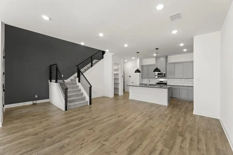 07. 3908 Keya - Dining