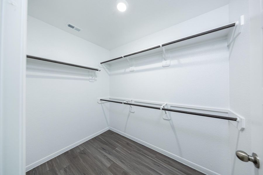 Spacious, unfurnished interior of a new home in Mackenzie Creek, Conroe (Image 15). Spacious, unfurnished interior of a new home in Mackenzie Creek, Conroe (Image 15).