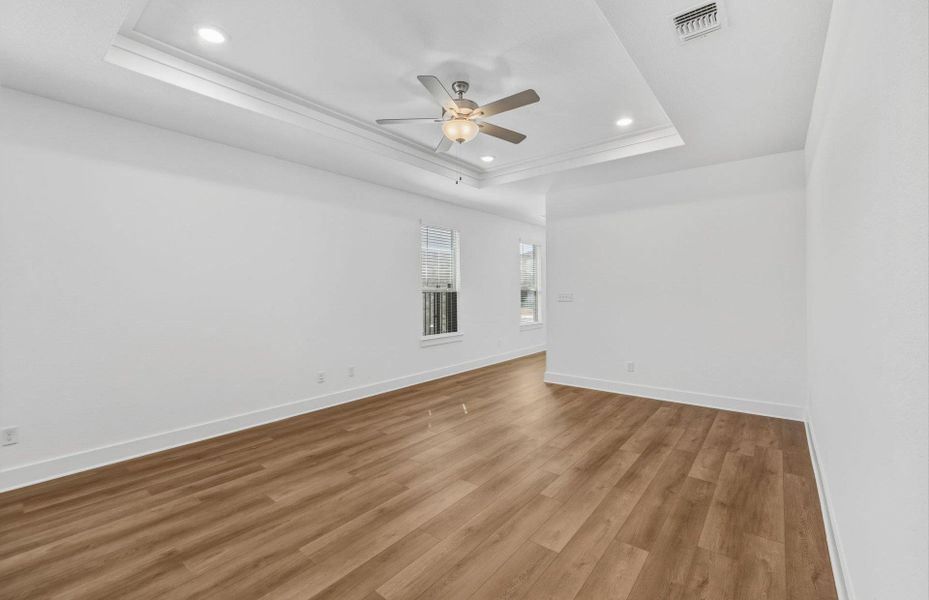 Spacious, unfurnished interior of a new home in Saddleback at Santa Rita Ranch, Liberty Hill (Image 14).