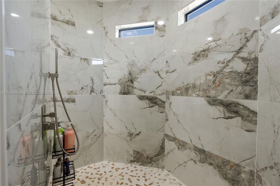 Close-up of interior finishes inside a home in , Clewiston (Image 19).