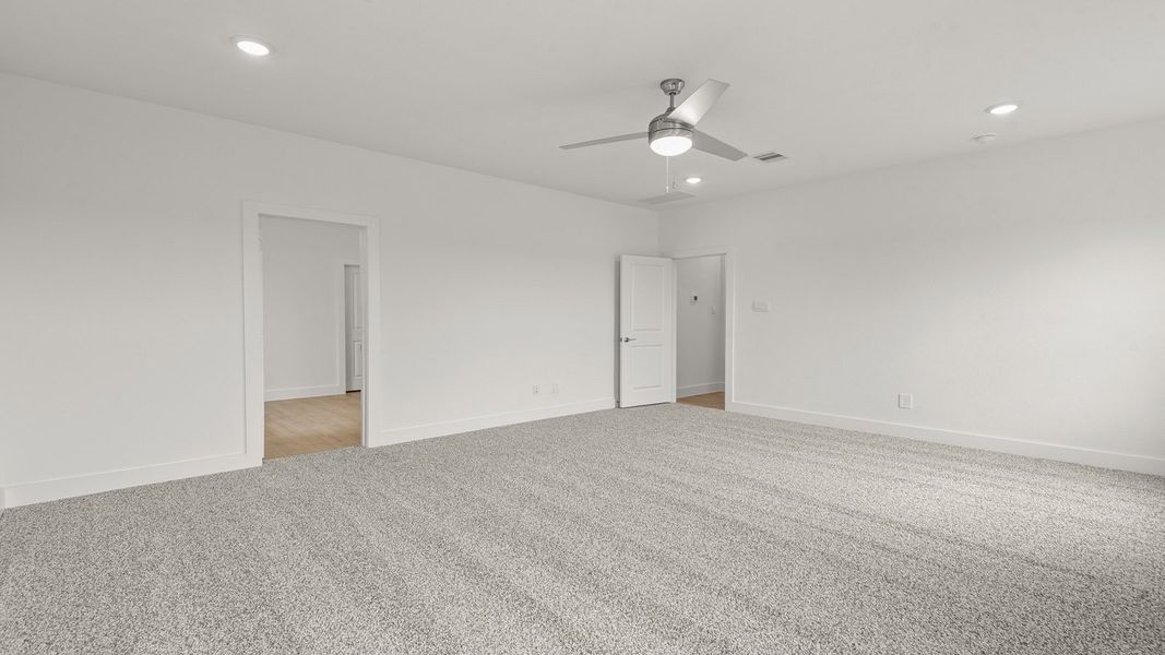 Spacious, unfurnished interior of a new home in Riverside Estates, Mont Belvieu (Image 14).