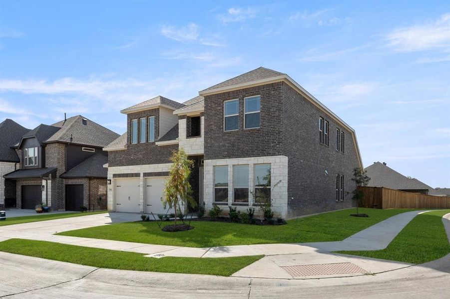 1041 Moss Grove-Front-2