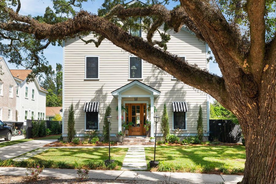 Image 98 of a home in .