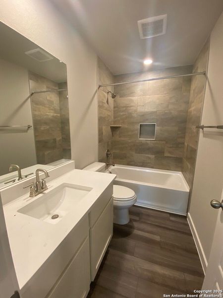 Furnished interior view inside a new home in Highland Ridge, New Braunfels (Image 15). Furnished interior view inside a new home in Highland Ridge, New Braunfels (Image 15).