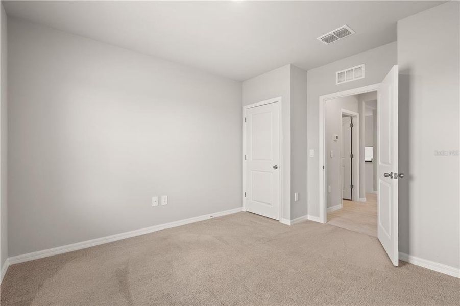 Spacious, unfurnished interior of a new home in , North Port (Image 28).