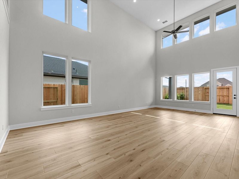 Spacious, unfurnished interior of a new home in Jubilee 50′, Hockley (Image 11).