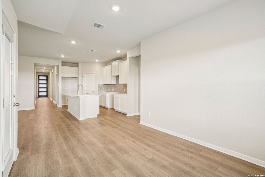 Spacious, unfurnished interior of a new home in Catalina, Converse (Image 22).